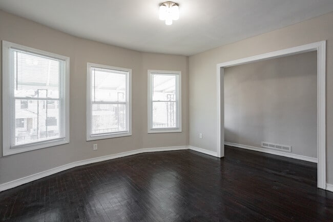 Building Photo - 2502 Baldwin St