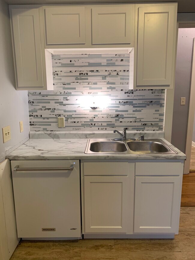 Newly remodeled!!! - 454 W Doty St