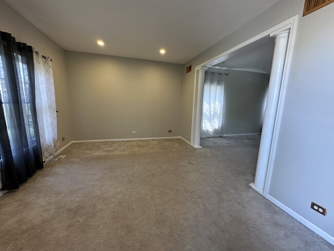 Foto del edificio - 2025 Clementi Ln