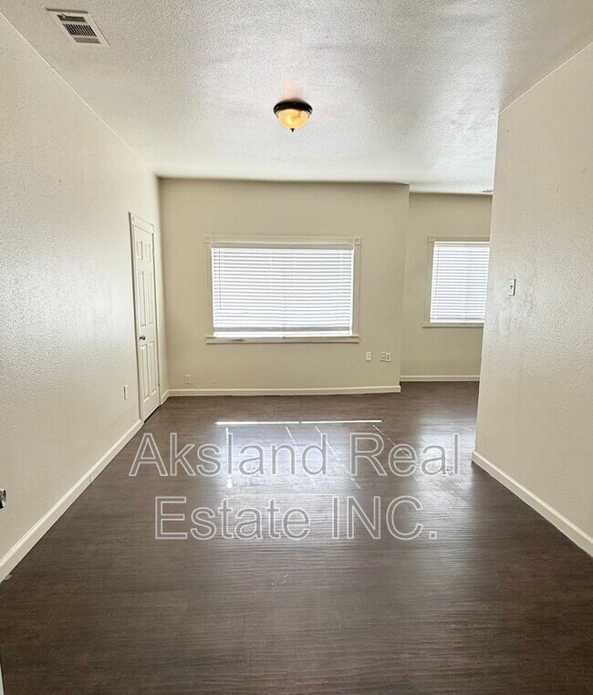 Foto del edificio - 139 W Yosemite Ave
