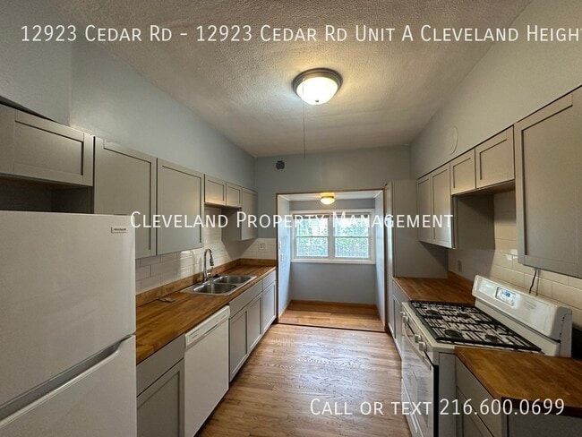 Foto del edificio - Renovated Cleveland Hts Triplex