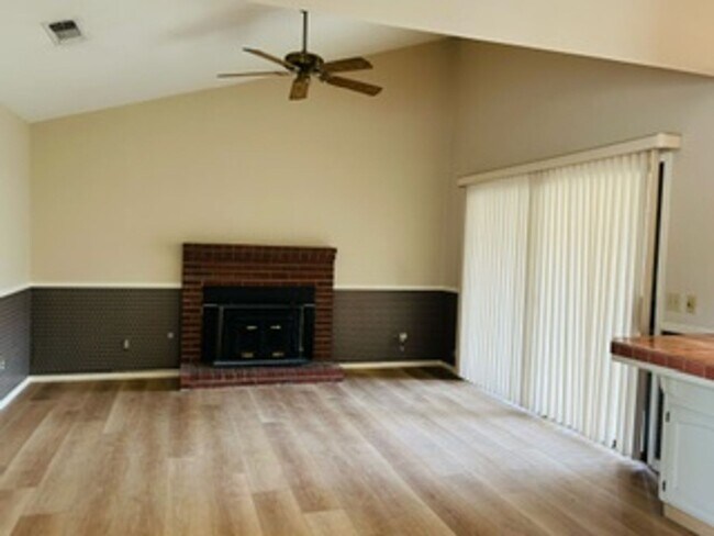 Building Photo - Four Bedroom Woodward Lakes Beauty!