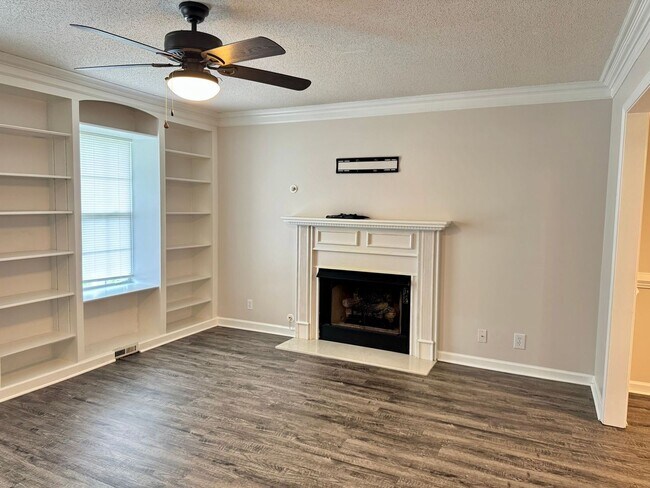 Foto del edificio - Great Location!!3 Bed/2.5 Bath near exit 1...