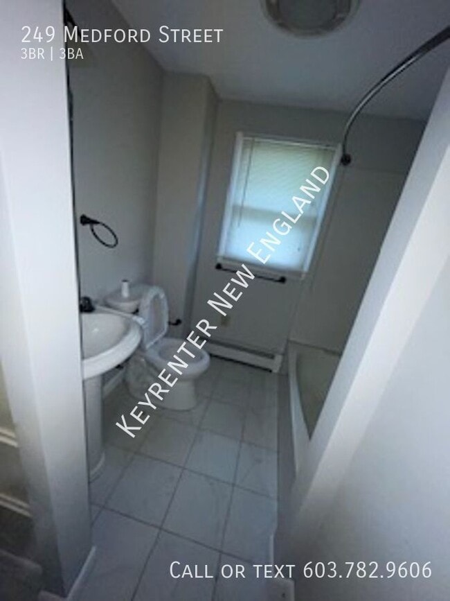 Building Photo - 249 Medford St