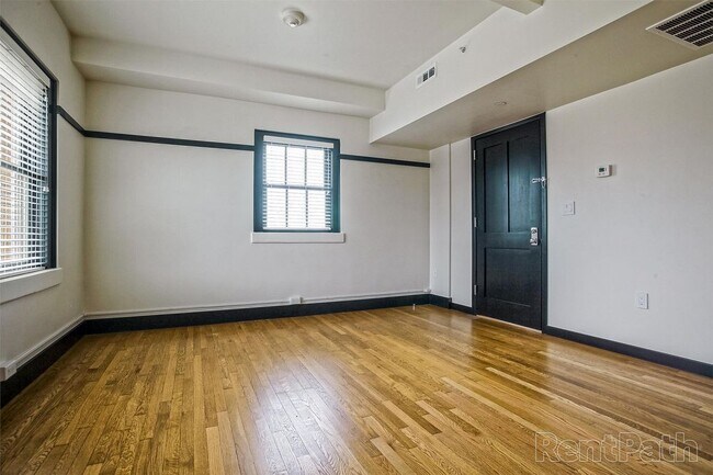 Building Photo - 627 NW 5th Street - 3A