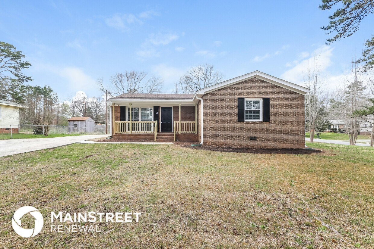 Foto principal - 319 Cedarwood Ln