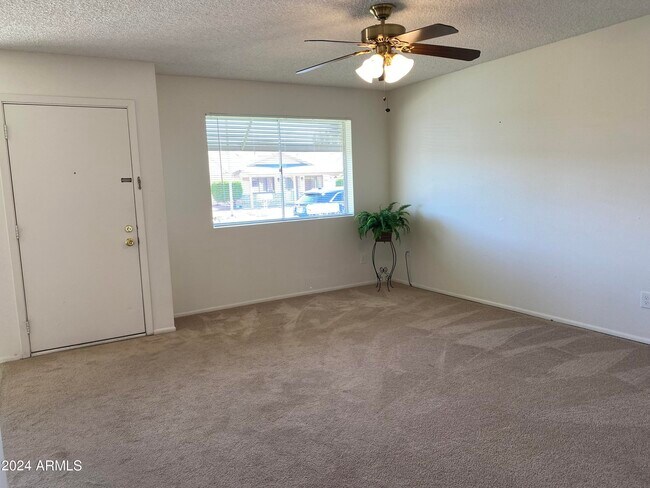 Foto del edificio - 9654 W Cinnabar Ave