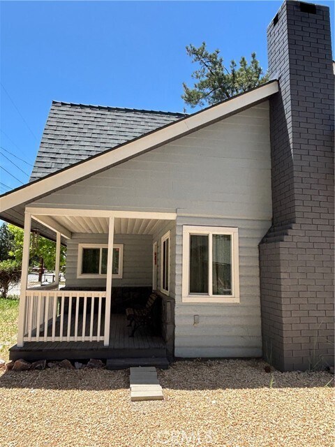 Building Photo - 445 E Meadow Ln