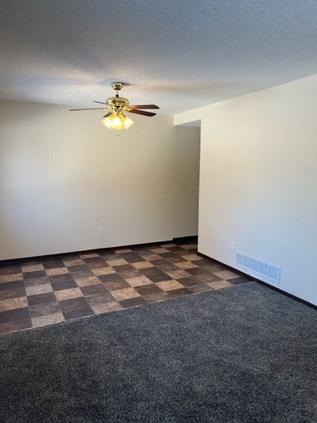 Building Photo - 3610 SE 11th St