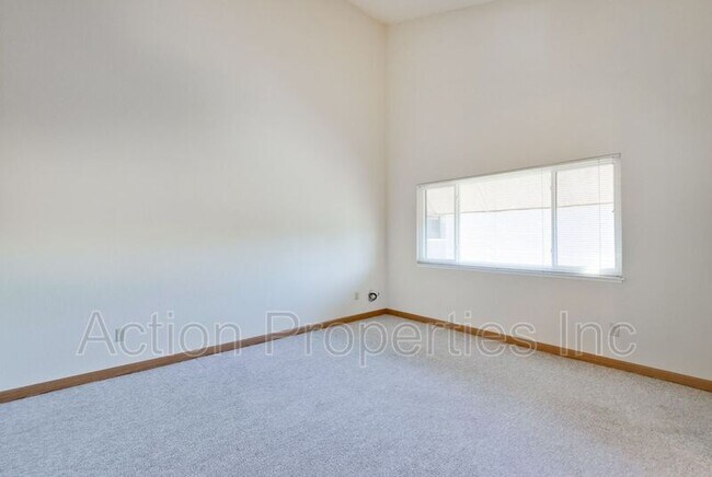 Building Photo - 180 Albacore Ln