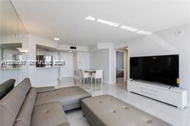 Foto del edificio - 1800 Sunset Harbour Dr