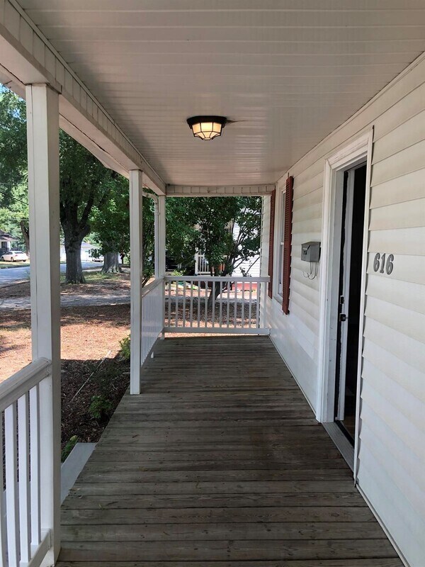 Building Photo - 616 Poplar Ave
