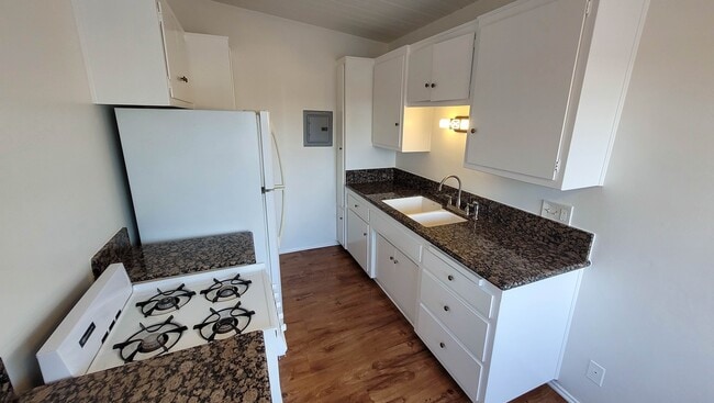 Foto del edificio - 6251 Milton Ave