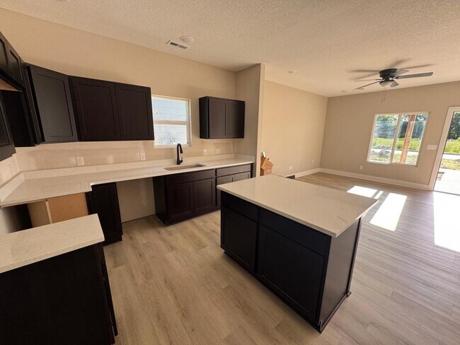 Foto del edificio - 5519 Bressler Dr