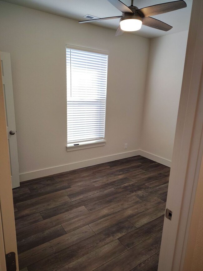 Building Photo - Beautifully Remodeled Historic Home Center...