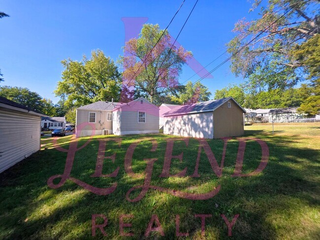 Building Photo - Charming 3-Bedroom 1.5 Bathroom Home in Ha...