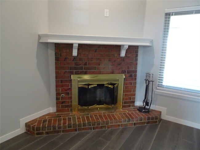 Building Photo - 8412 Pinewood Dr