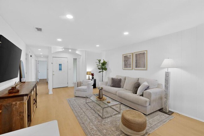 Foto del edificio - 9807 Dallum Dr