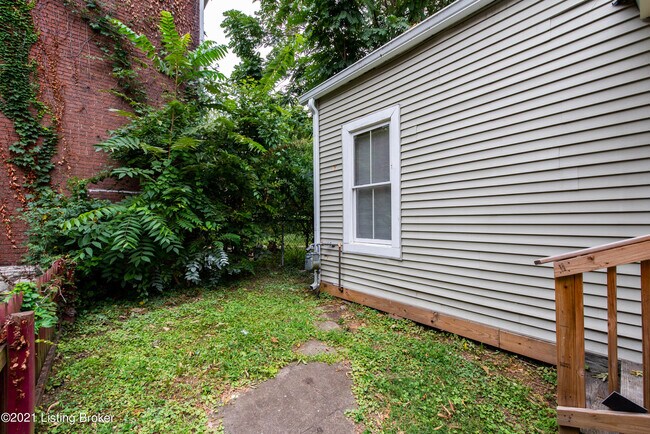 Building Photo - 704 Zane St