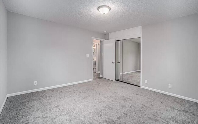 Foto del edificio - 6513 N Harrison St