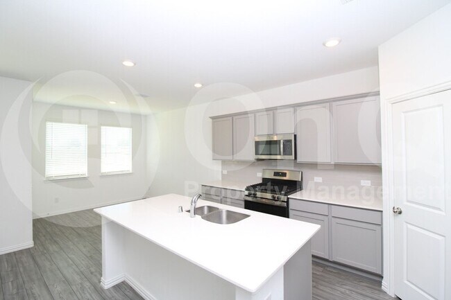 Building Photo - 1613 River Xing Dr