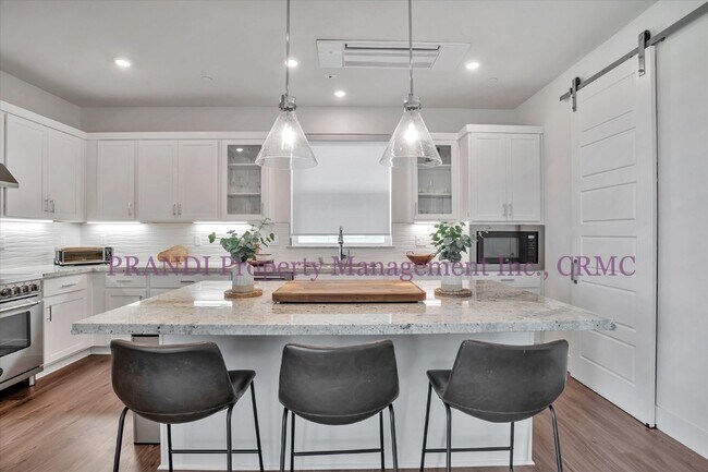 Building Photo - Stunning Newer Home with Quality Finishes,...