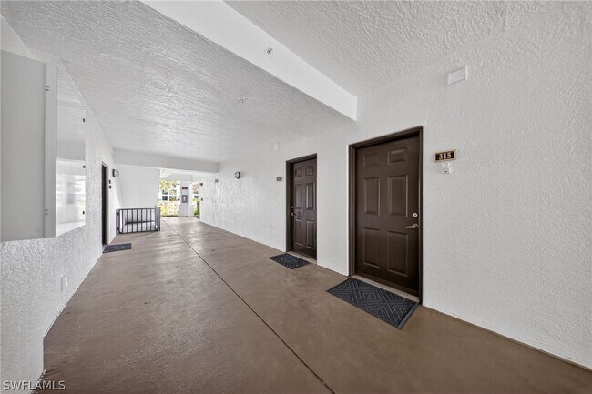 Foto del edificio - 7925 Preserve Cir