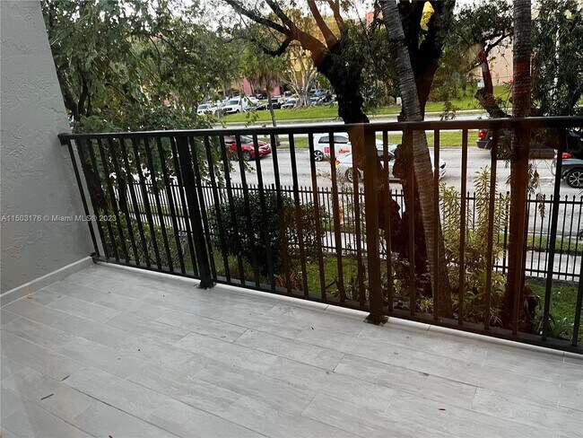 Foto del edificio - 210 NW 87th Ave