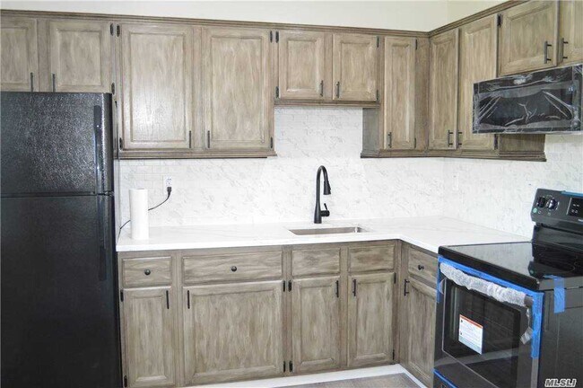 Foto del edificio - 233 Mooney Pond Rd