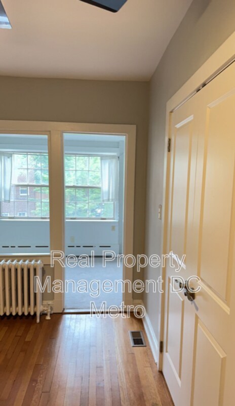 Foto del edificio - 1834 Irving St NW