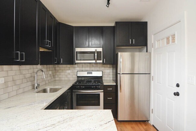 Foto del edificio - 2206 W Eastwood Ave