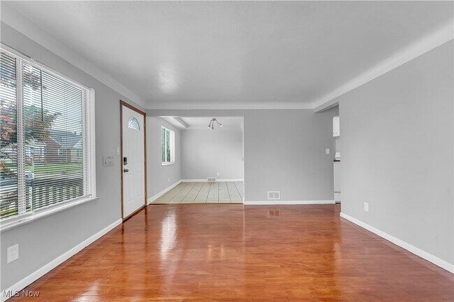 Foto del edificio - 10725 Vernon Ave