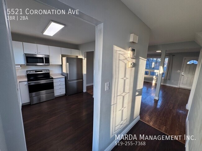 Building Photo - SPACIOUS 3BED/2BATH TOWNHOUSE - EAST WINDSOR + HYDRO,WATER & GAS!