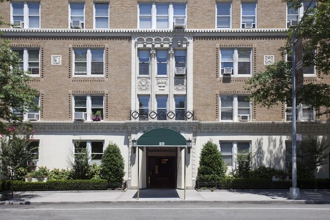 Building Photo - 25 W 81st St