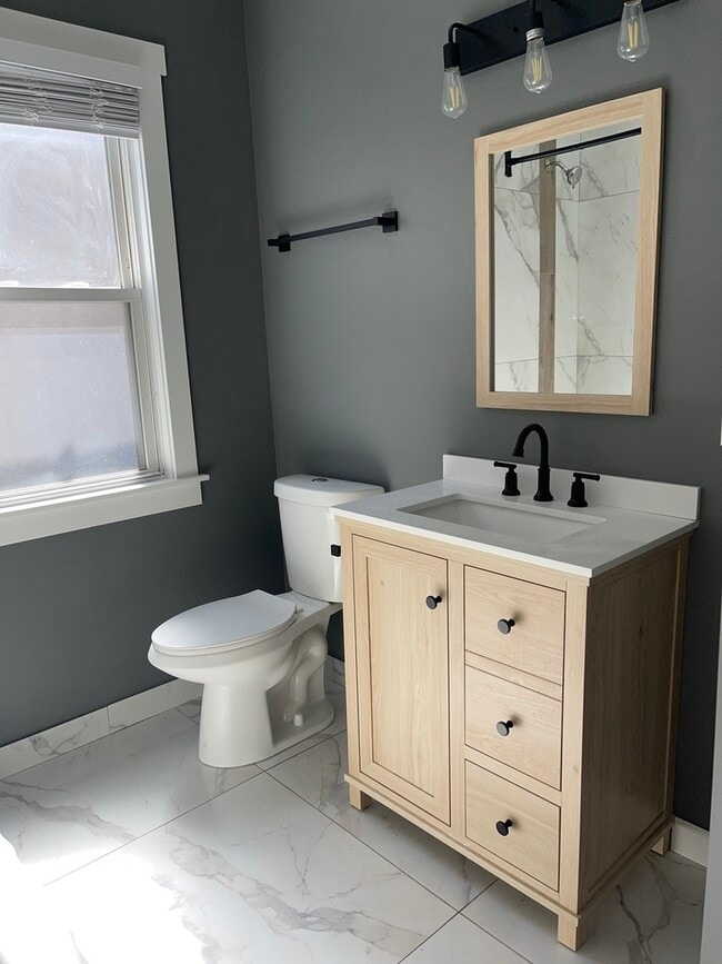 Building Photo - 3035 N Kilpatrick Ave