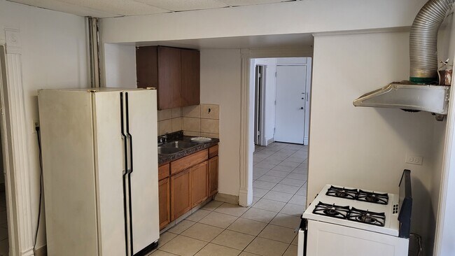 Building Photo - 451 W 27th St
