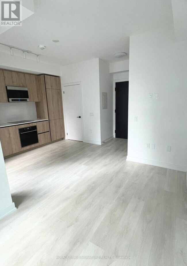 Photo du bâtiment - 117-2117 Broadway Ave