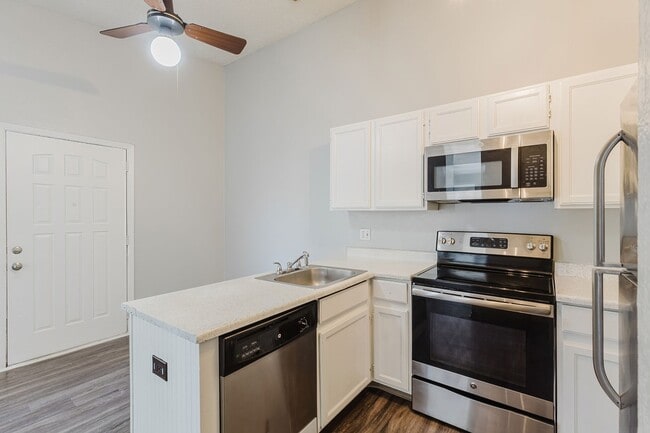 Building Photo - 920 S Dawson Way