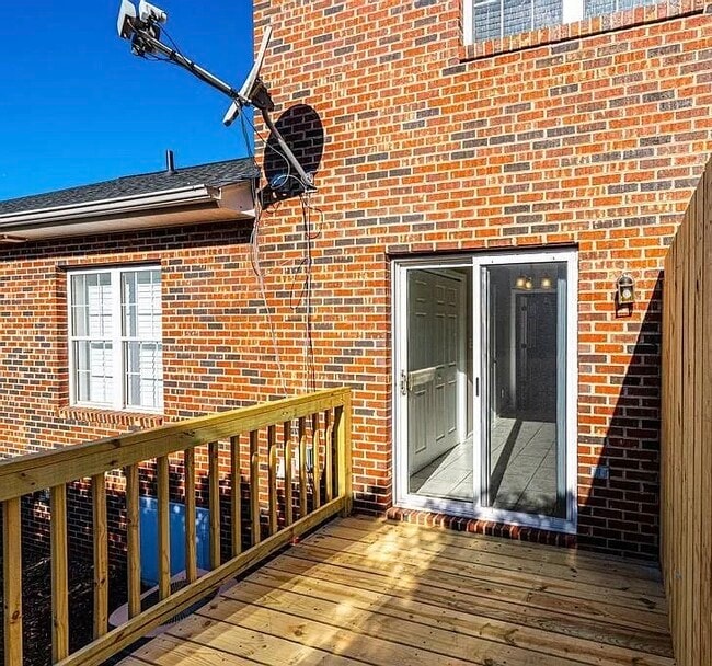 Building Photo - 2240 15th Ave NE