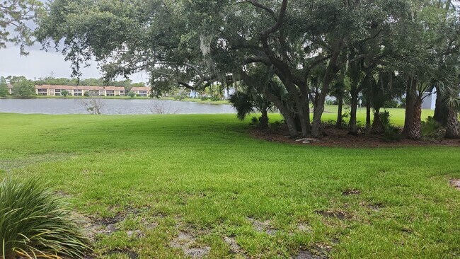 Foto del edificio - 70 Woodlake Plz