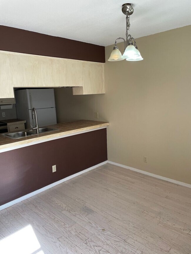 Foto del edificio - Darling 1 Bed, 1.5 Bath Townhouse with sma...