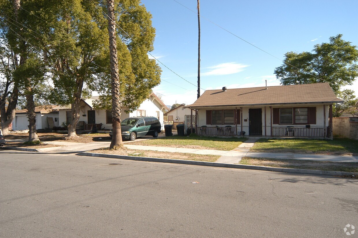 Primary Photo - 1212-1218 1/2 Redlands Av