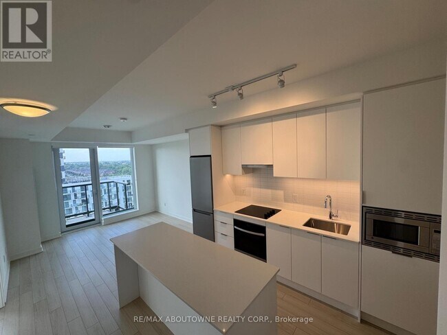 Photo du bâtiment - 3079 Trafalgar Rd