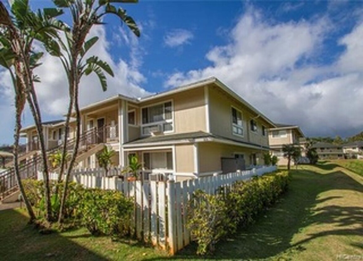 Primary Photo - Beautiful 3 bed, 2 bath, 2 parking unit in...