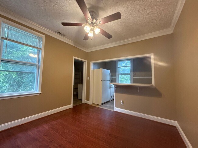 Building Photo - 3012 White Ave