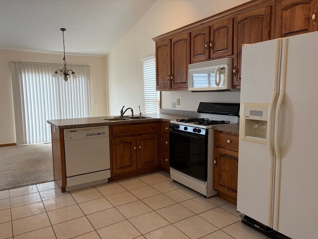 Building Photo - 517 E Conley Dr