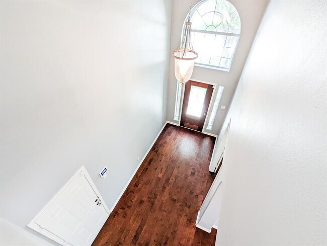 Foto del edificio - 6810 Summer Bridge Ln
