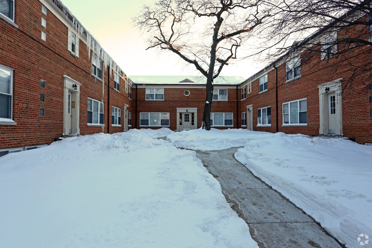 Primary Photo - 2103-23 W. Berwyn Ave.
