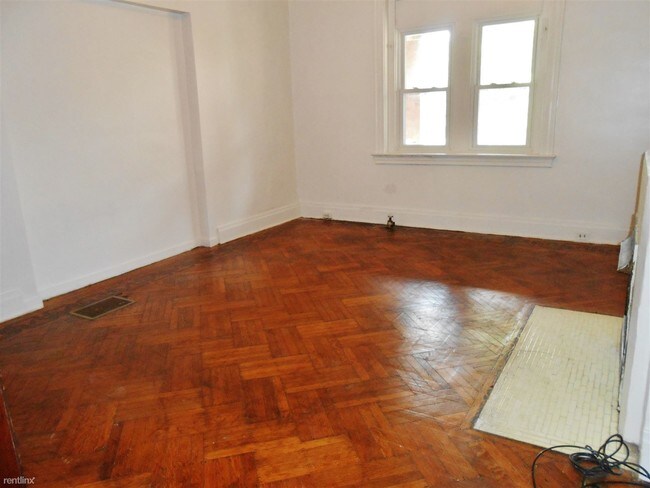 Building Photo - 361 S Fairmount St