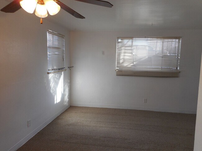 Foto del edificio - Cozy 2 Bed, 1 Bath just one block off Broadway